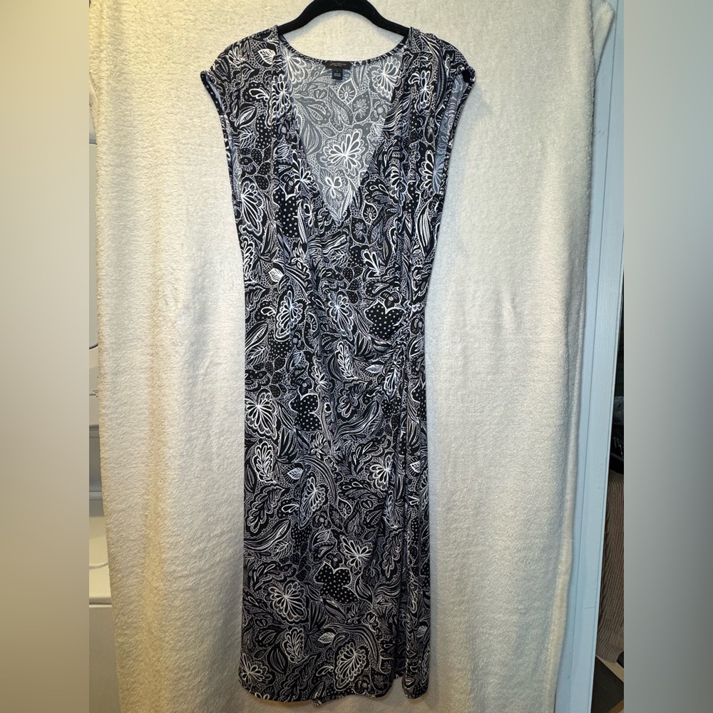 Ann Taylor Factory Black and White Patterned knee length dress